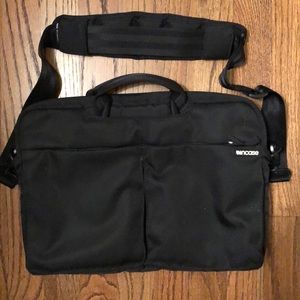 Incase Laptop carrier